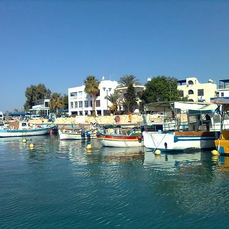 Androulla Vila *